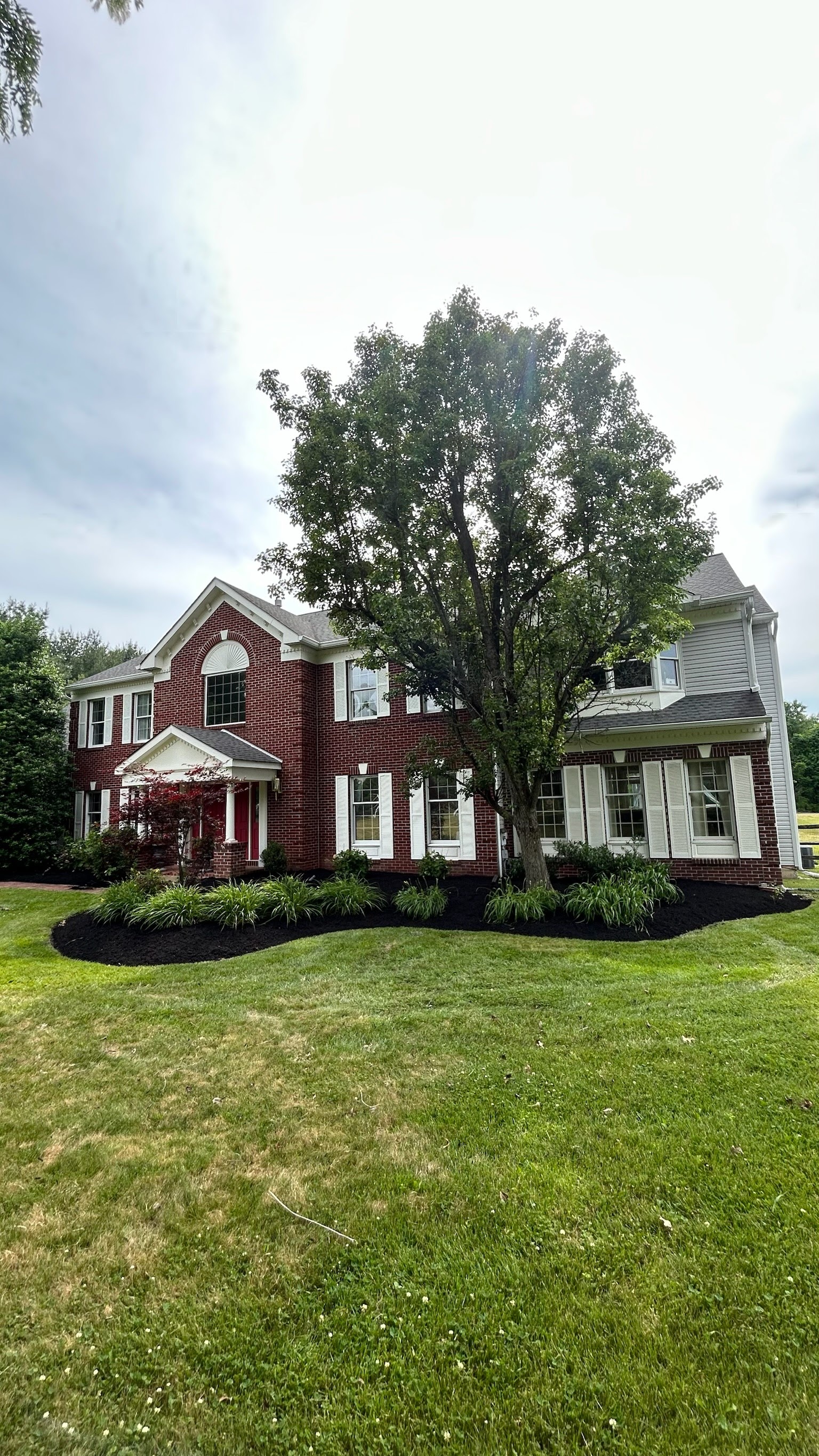 Completed mulch job around foundation plantings