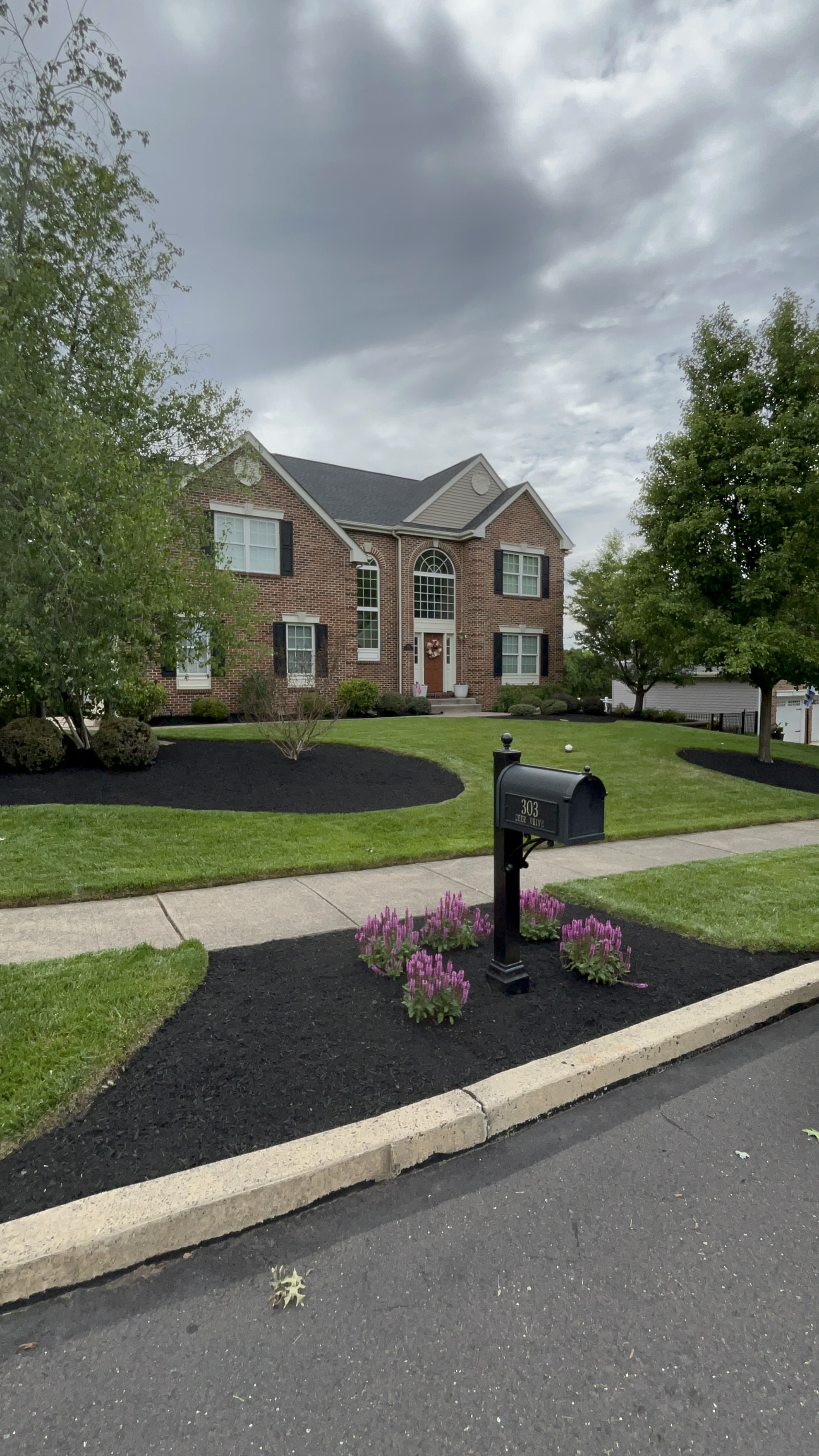 Curb appeal upgrade with fresh mulch around mailbox