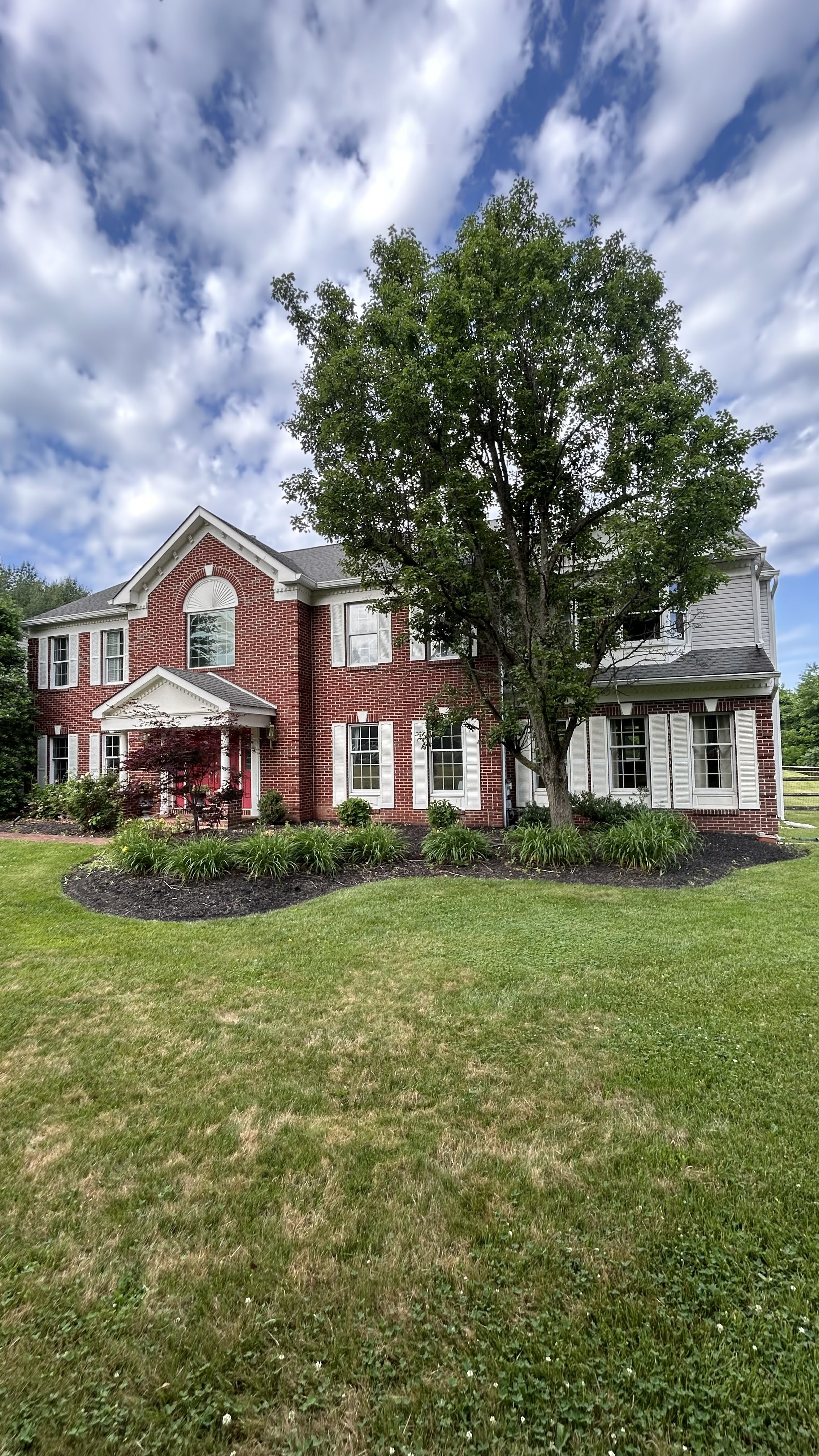 Front yard beds with fresh mulch